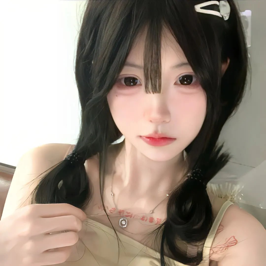 她很漂亮